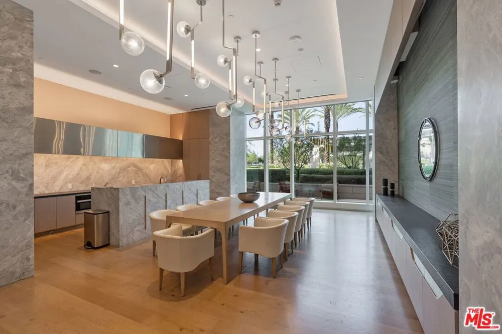 889 Francisco Street #1206 Los Angeles, CA 90017