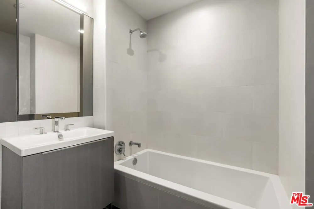 889 Francisco Street #1206 Los Angeles, CA 90017