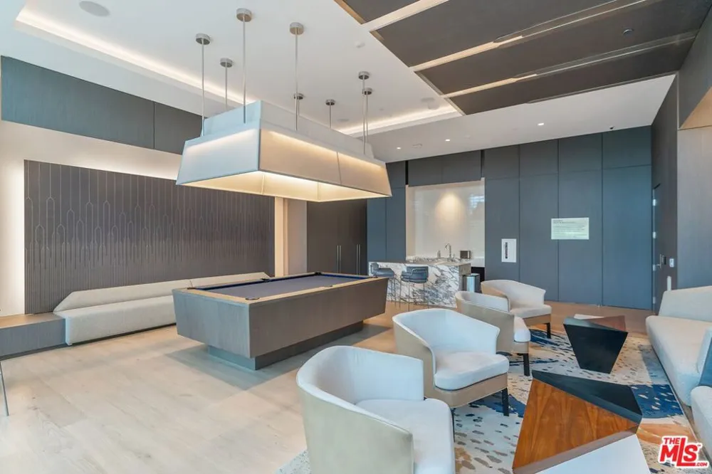 889 Francisco Street #1206 Los Angeles, CA 90017