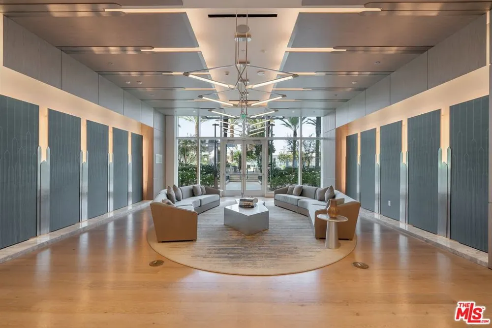 889 Francisco Street #1206 Los Angeles, CA 90017