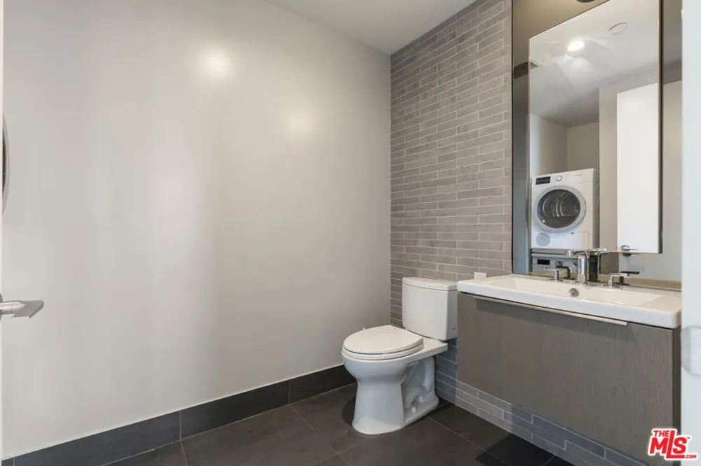 889 Francisco Street #1206 Los Angeles, CA 90017