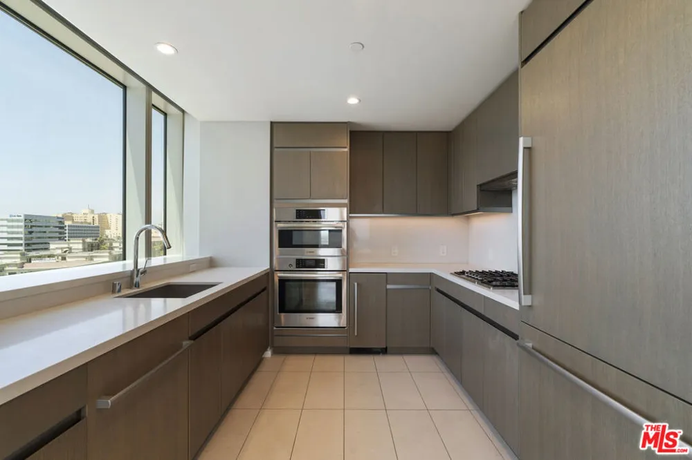 889 Francisco Street #1206 Los Angeles, CA 90017