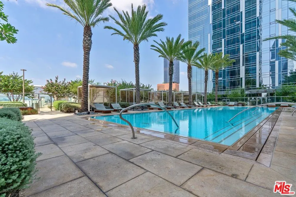 889 Francisco Street #1206 Los Angeles, CA 90017