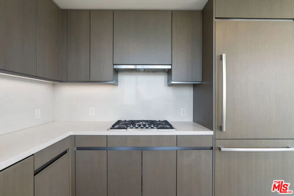 889 Francisco Street #1206 Los Angeles, CA 90017