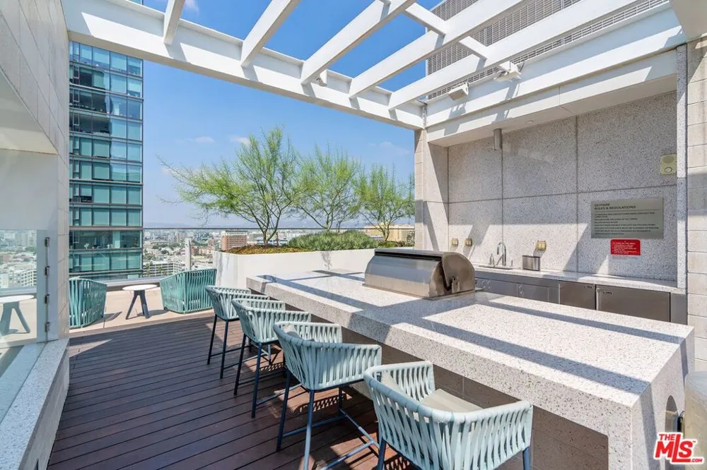 889 Francisco Street #1206 Los Angeles, CA 90017
