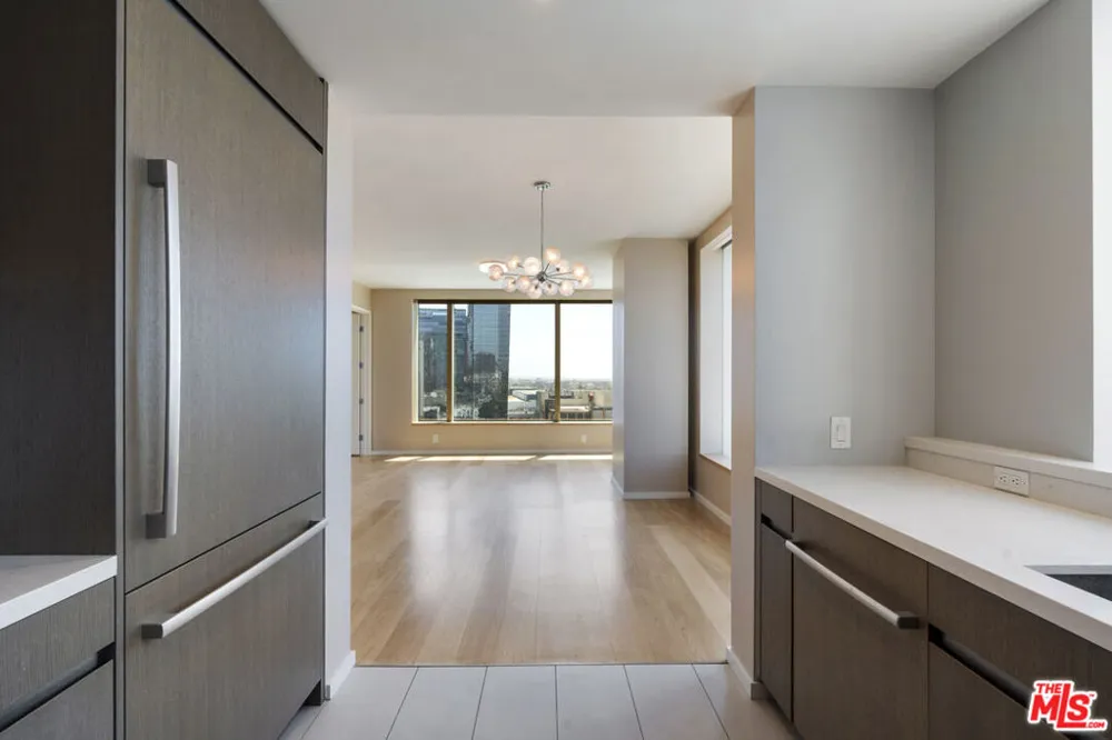 889 Francisco Street #1206 Los Angeles, CA 90017