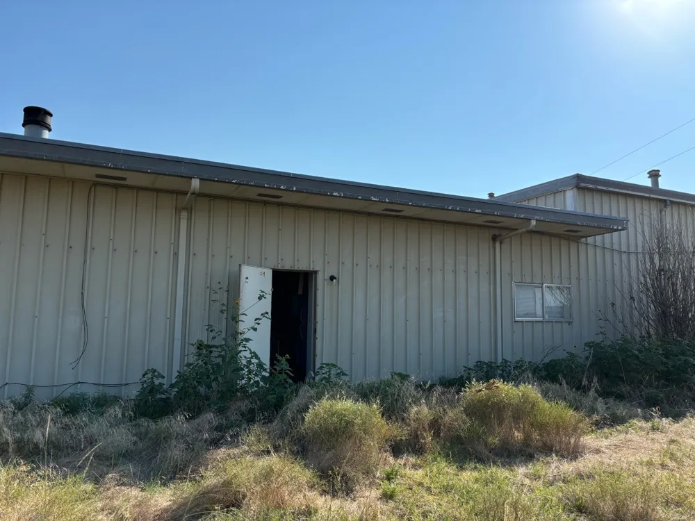 100 Industrial Park Electra, TX 76360