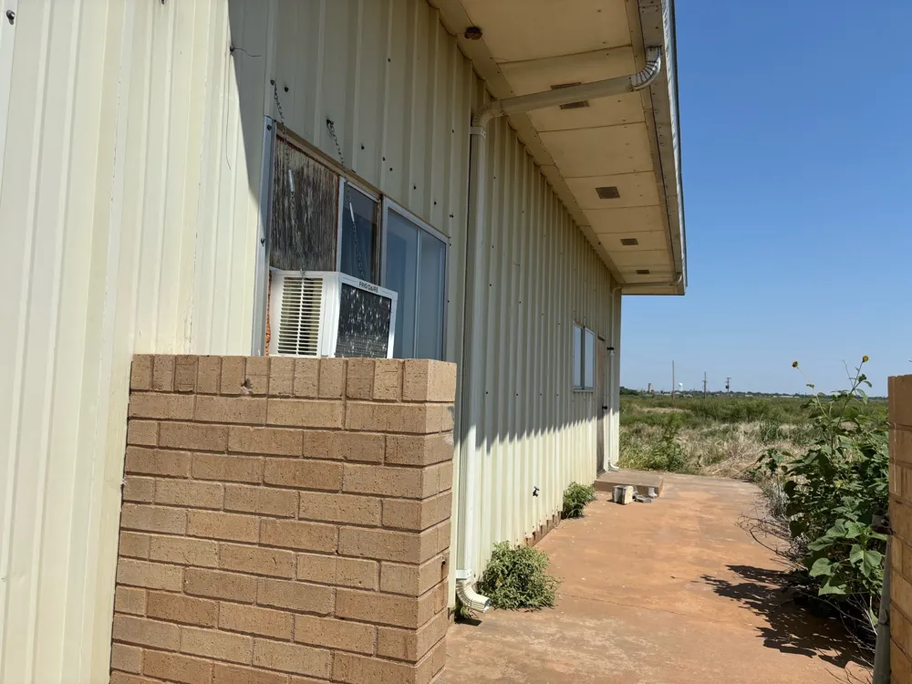 100 Industrial Park Electra, TX 76360