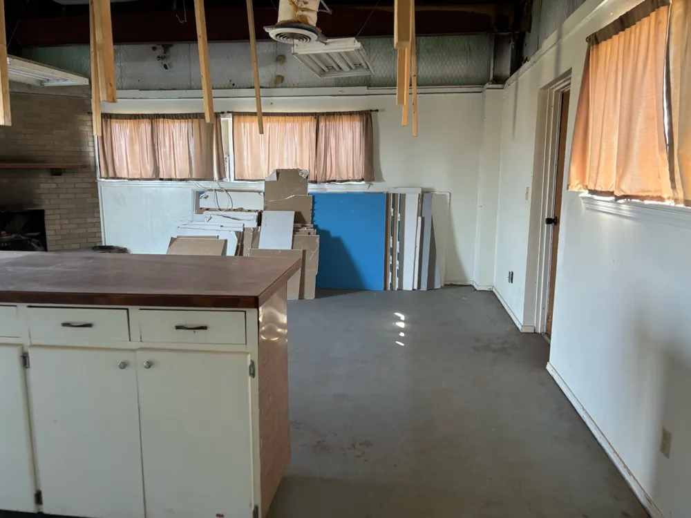 100 Industrial Park Electra, TX 76360