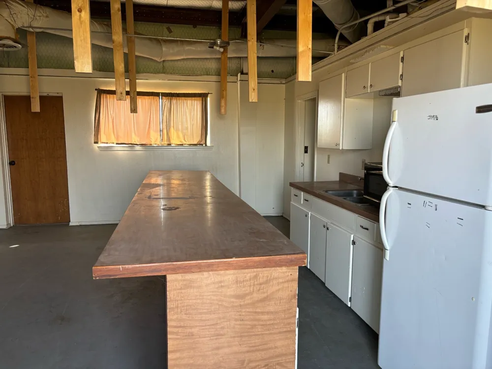 100 Industrial Park Electra, TX 76360