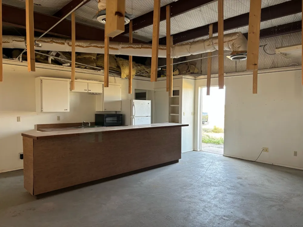 100 Industrial Park Electra, TX 76360