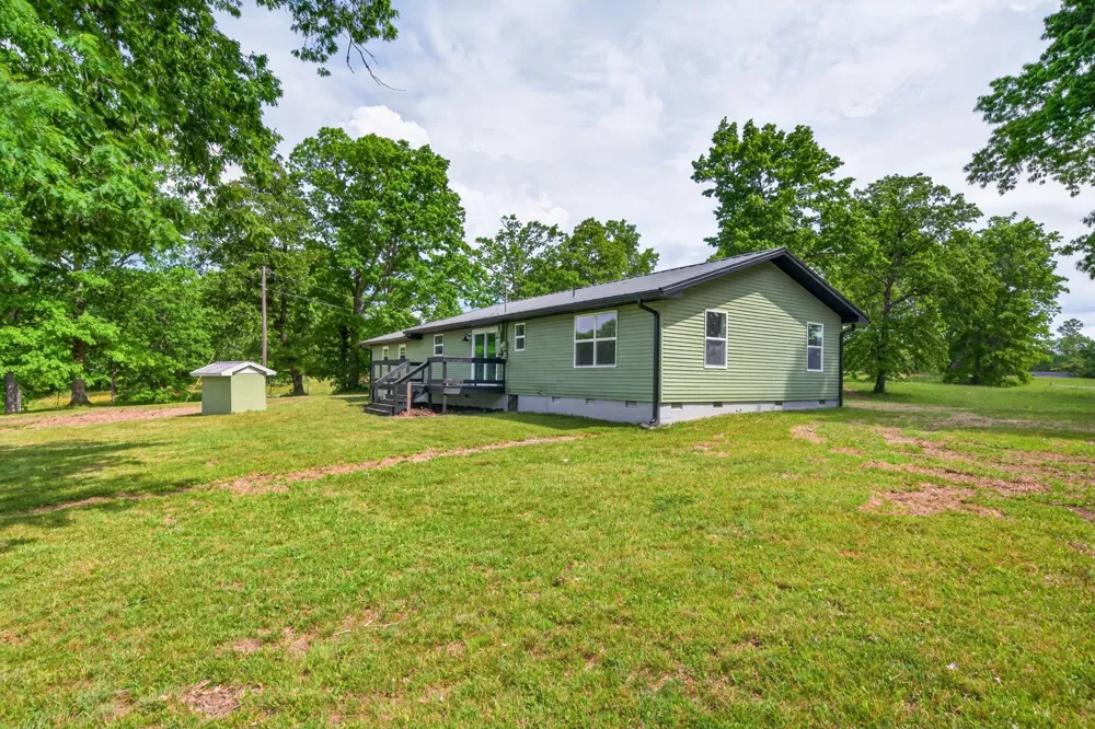 4097 Hanging Limb Hwy Monterey, TN 38574