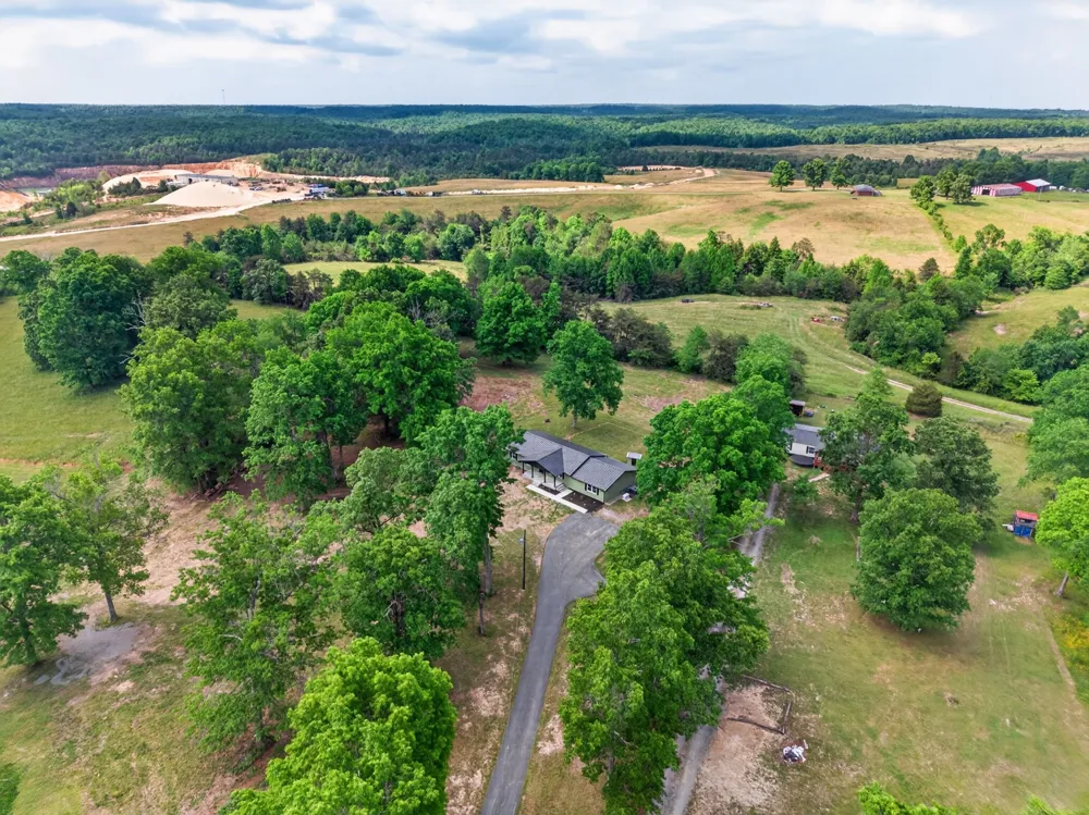 4097 Hanging Limb Hwy Monterey, TN 38574