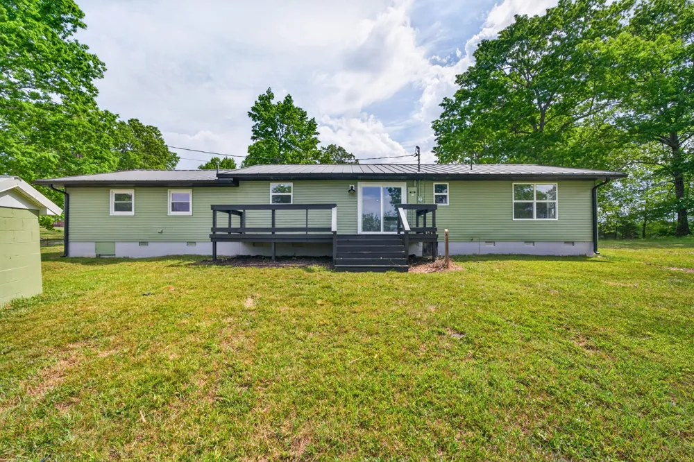 4097 Hanging Limb Hwy Monterey, TN 38574