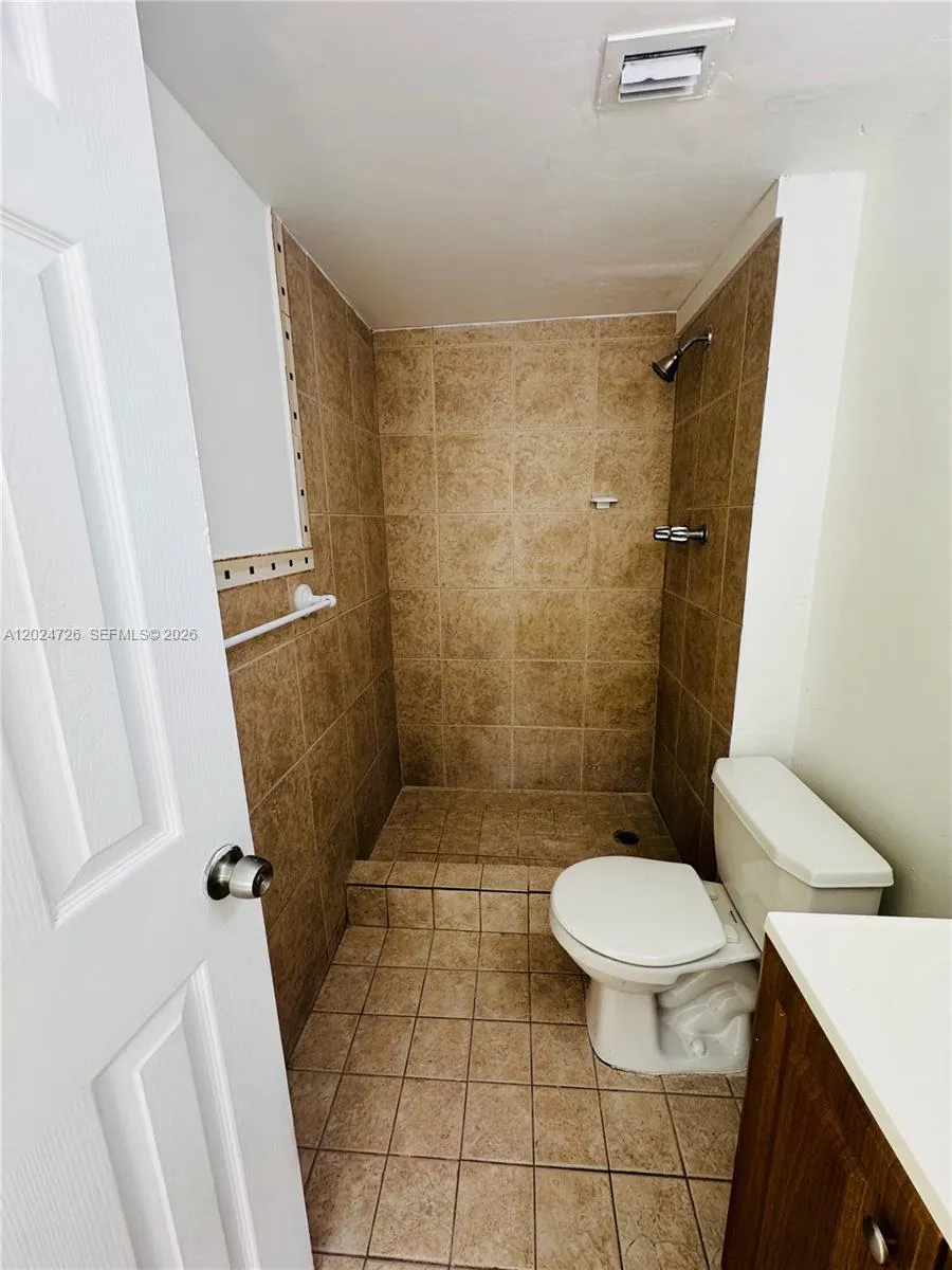 486 NW 165th St Rd #B-201 Miami, FL 33169