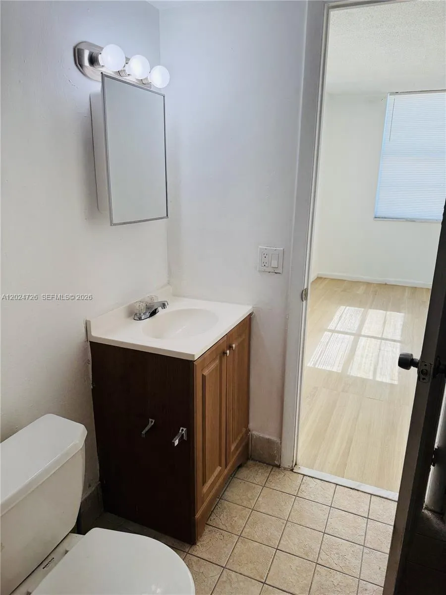 486 NW 165th St Rd #B-201 Miami, FL 33169