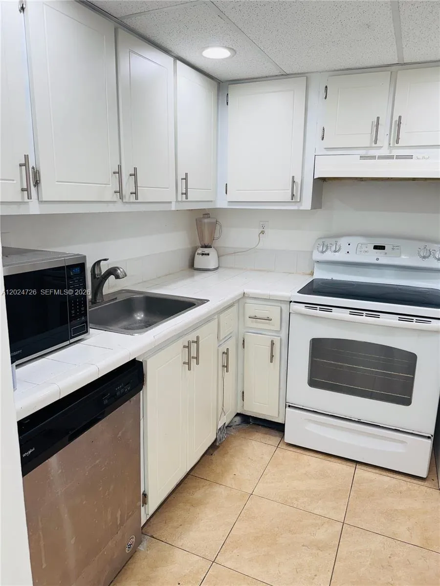 486 NW 165th St Rd #B-201 Miami, FL 33169