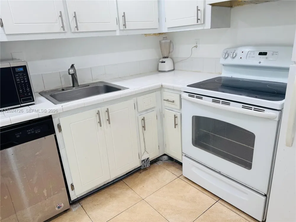 486 NW 165th St Rd #B-201 Miami, FL 33169