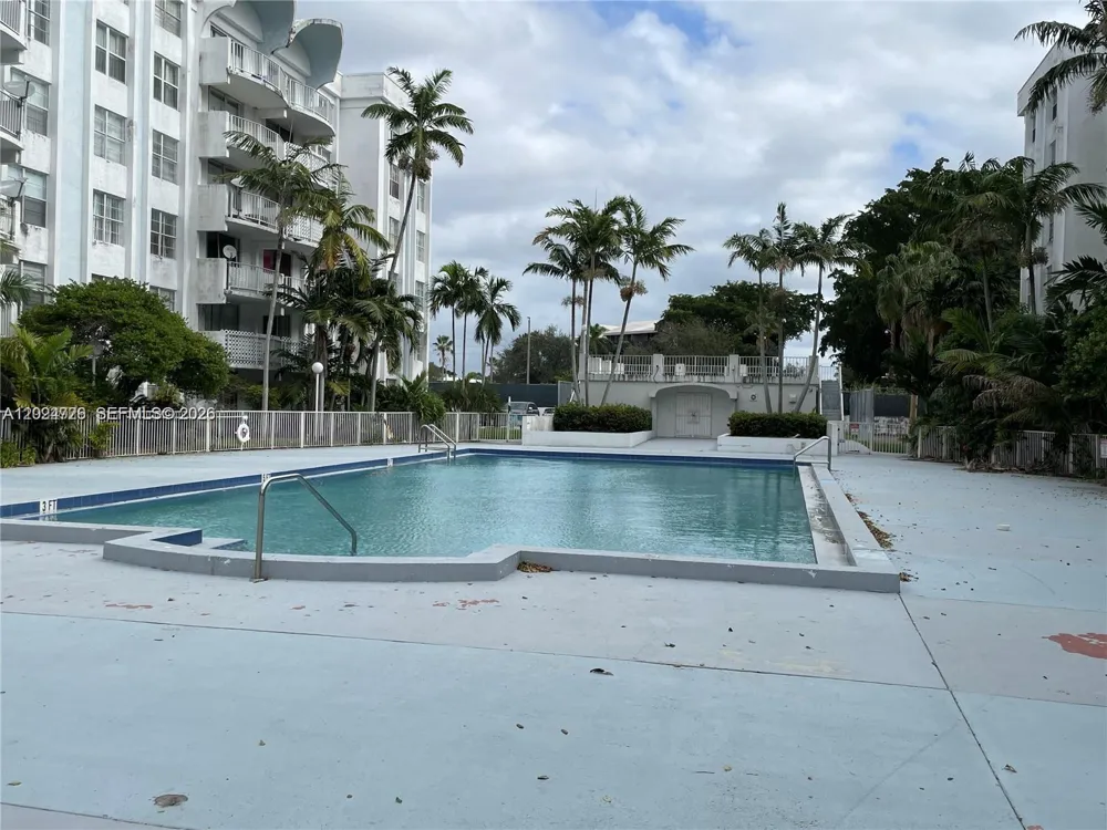 486 NW 165th St Rd #B-201 Miami, FL 33169