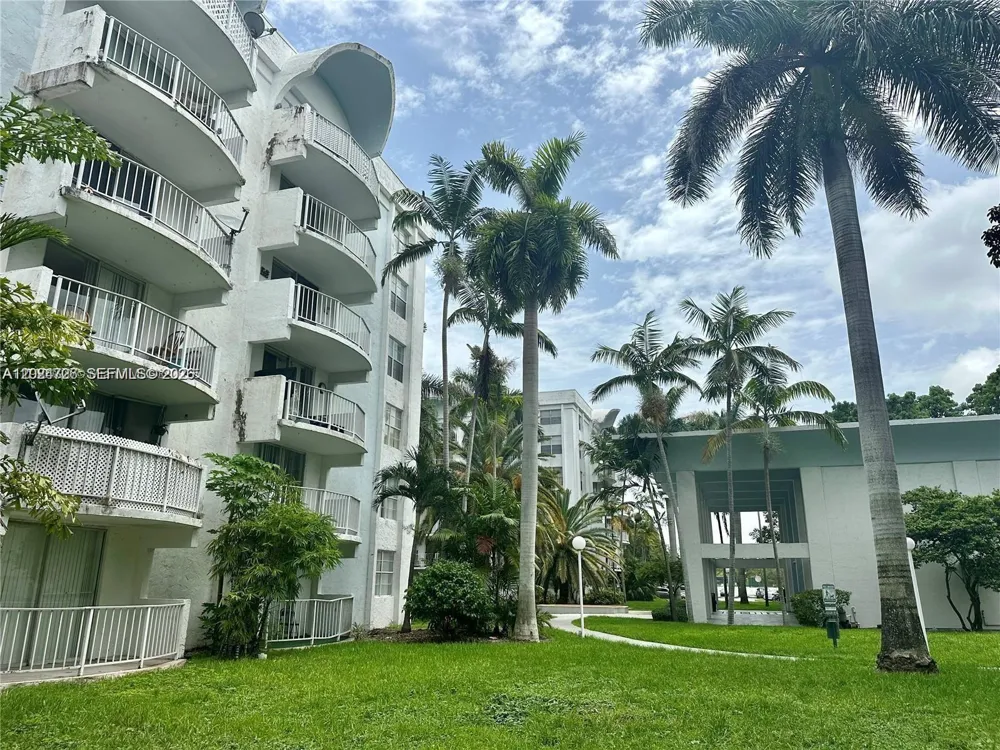 486 NW 165th St Rd #B-201 Miami, FL 33169