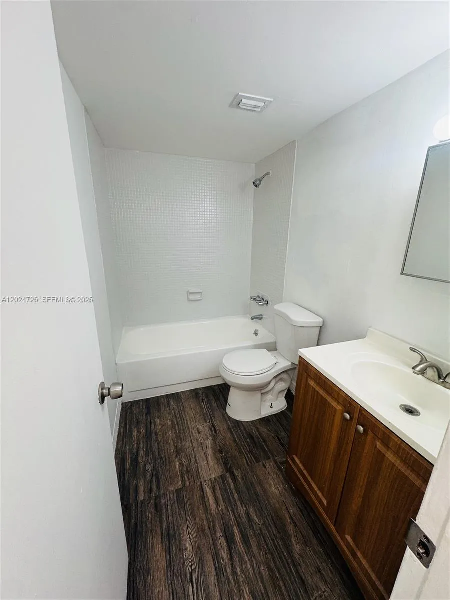 486 NW 165th St Rd #B-201 Miami, FL 33169