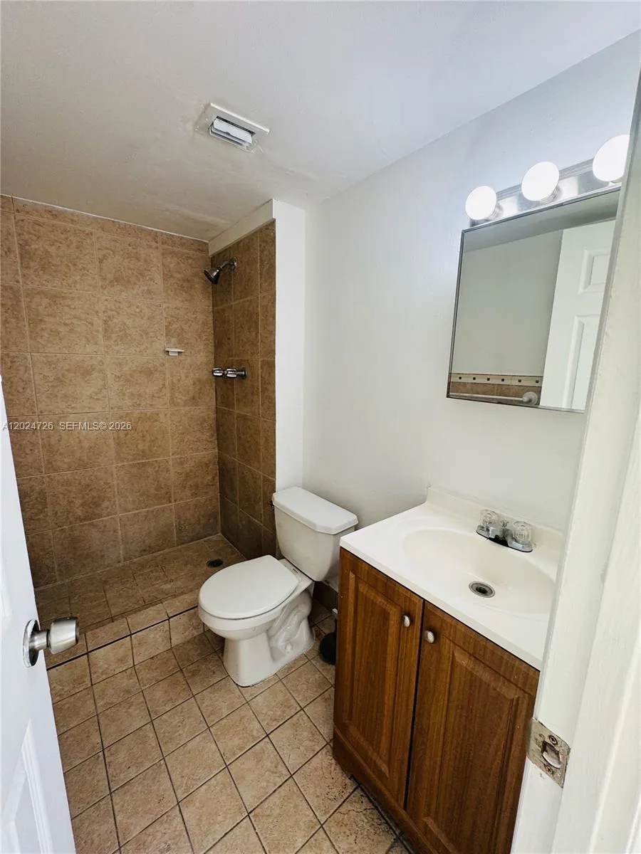 486 NW 165th St Rd #B-201 Miami, FL 33169