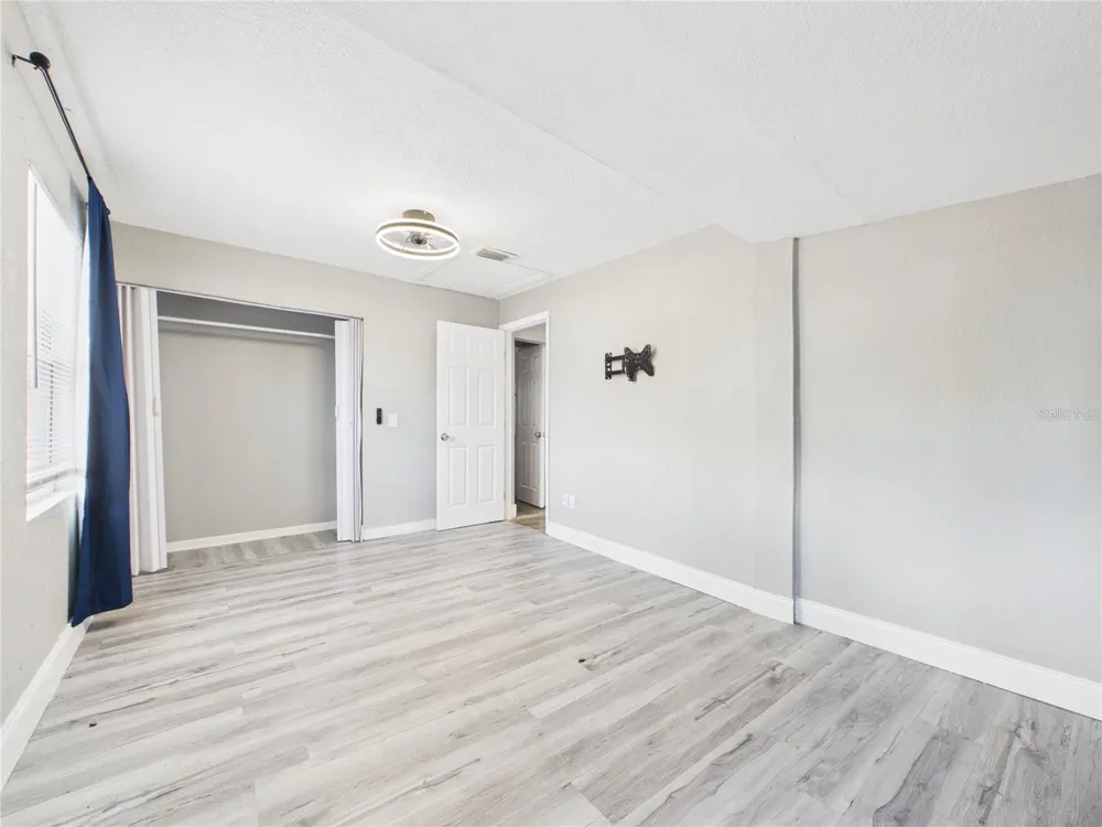 605 S DISSTON AVENUE Tarpon Springs, FL 34689