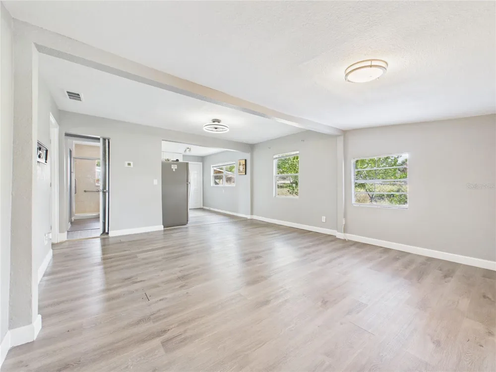 605 S DISSTON AVENUE Tarpon Springs, FL 34689
