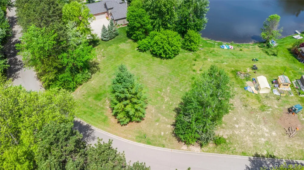9076 Pineview Lake Court Argentine Township, MI 48451
