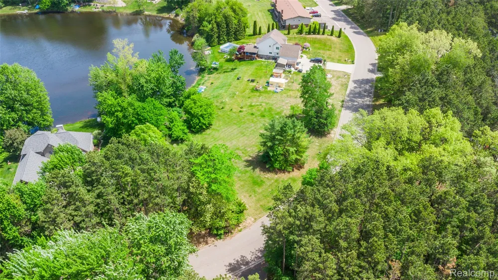 9076 Pineview Lake Court Argentine Township, MI 48451