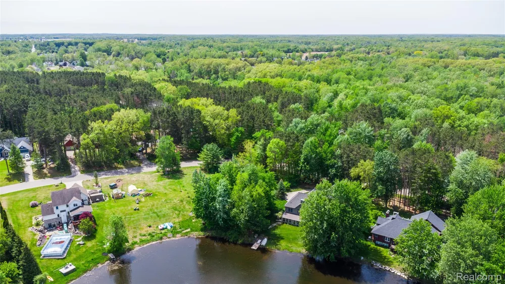 9076 Pineview Lake Court Argentine Township, MI 48451