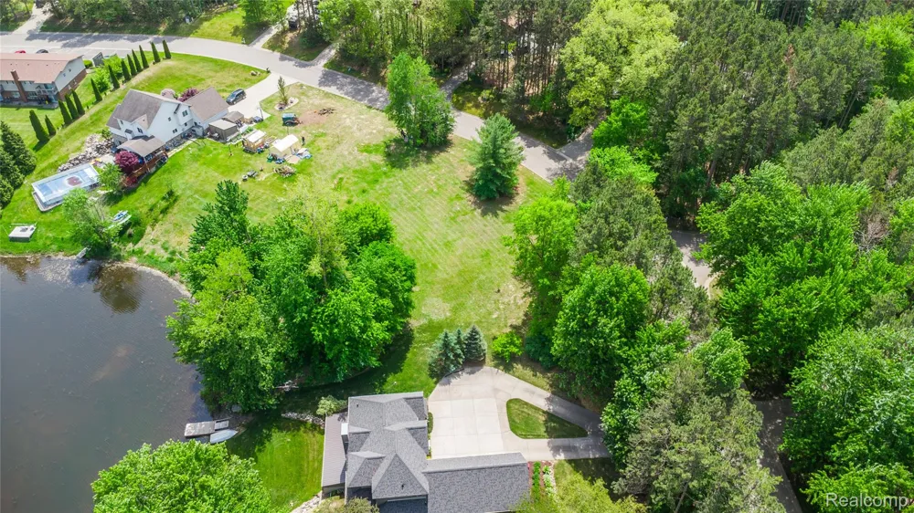 9076 Pineview Lake Court Argentine Township, MI 48451
