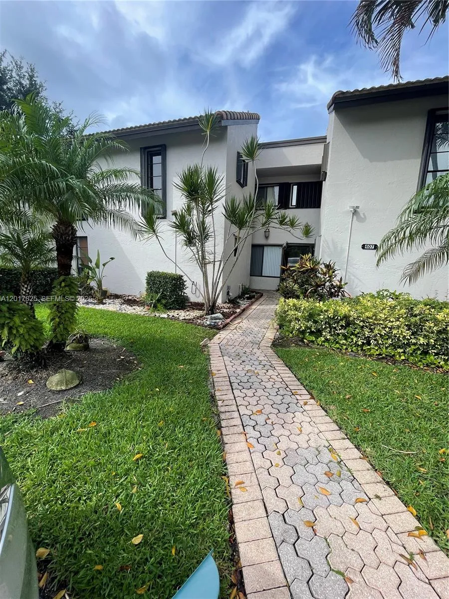 9717 New River Canal Rd. #406 Plantation, FL 33324