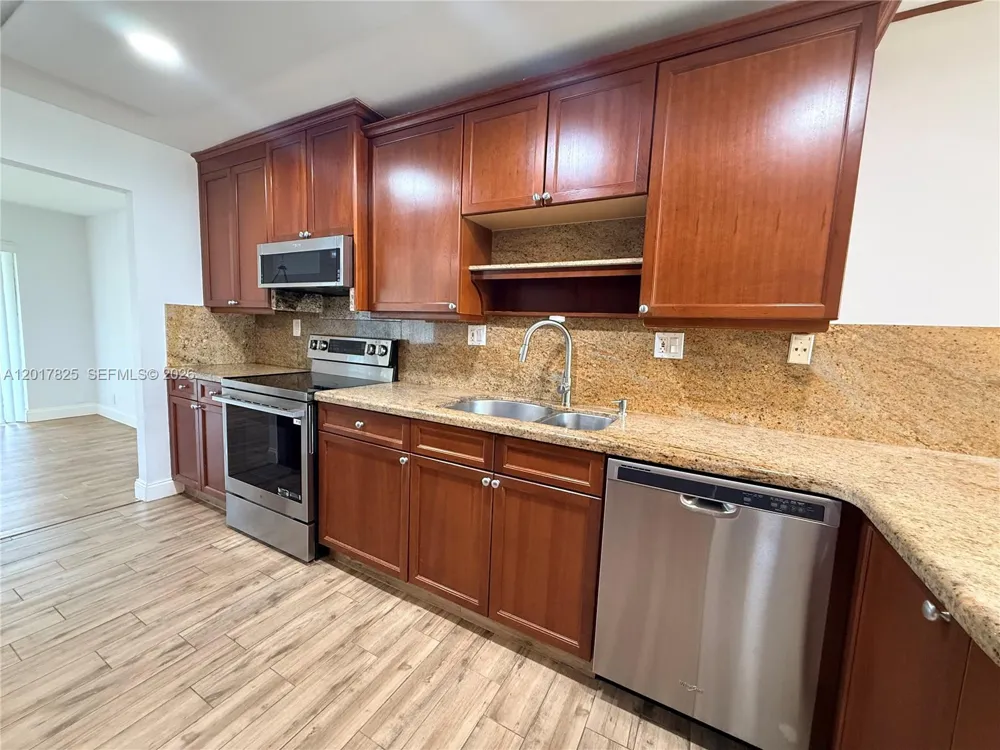 9717 New River Canal Rd. #406 Plantation, FL 33324
