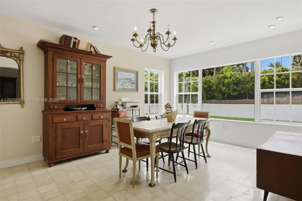 2535 Sunset Dr Miami Beach, FL 33140