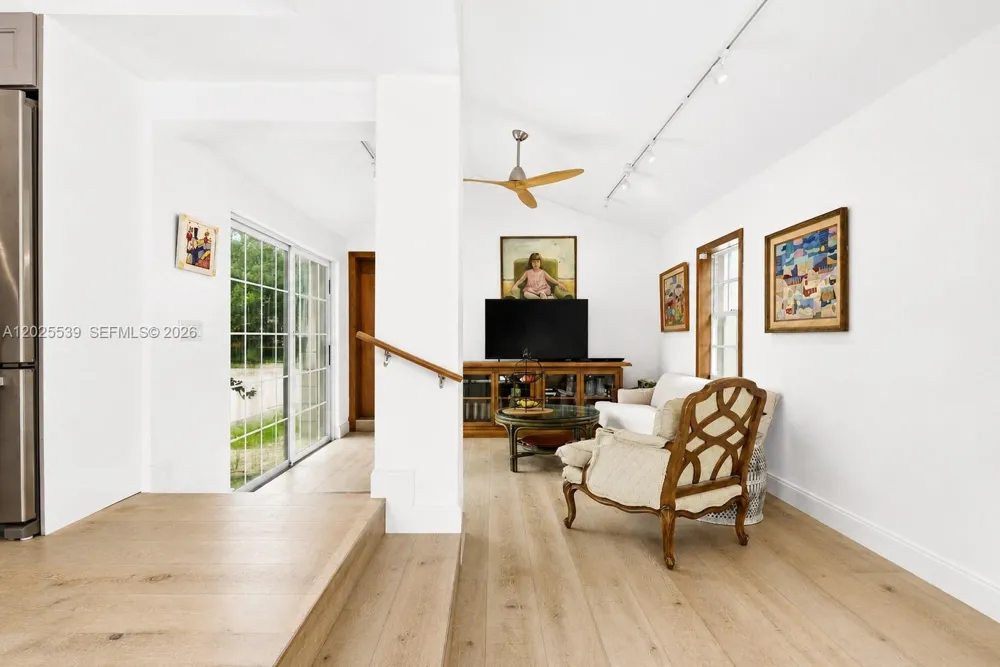 2535 Sunset Dr Miami Beach, FL 33140