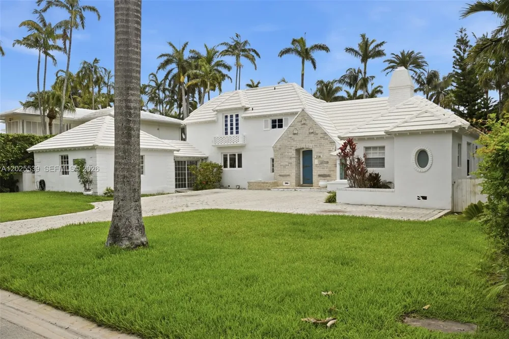 2535 Sunset Dr Miami Beach, FL 33140