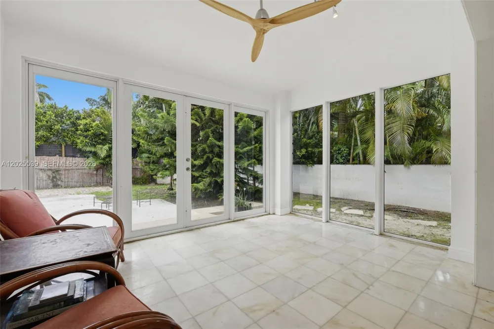 2535 Sunset Dr Miami Beach, FL 33140