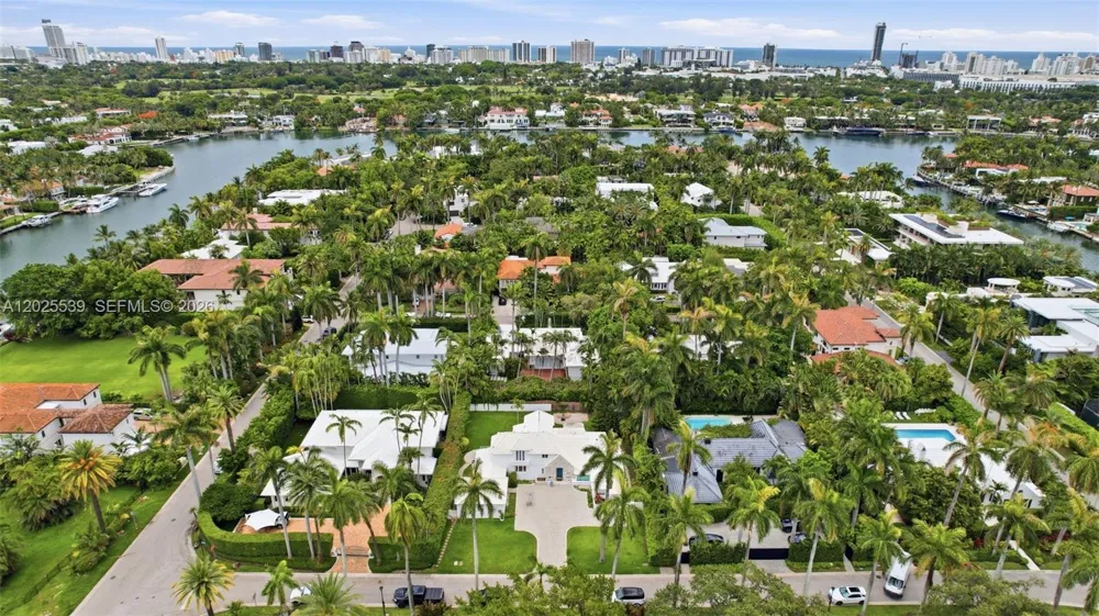 2535 Sunset Dr Miami Beach, FL 33140