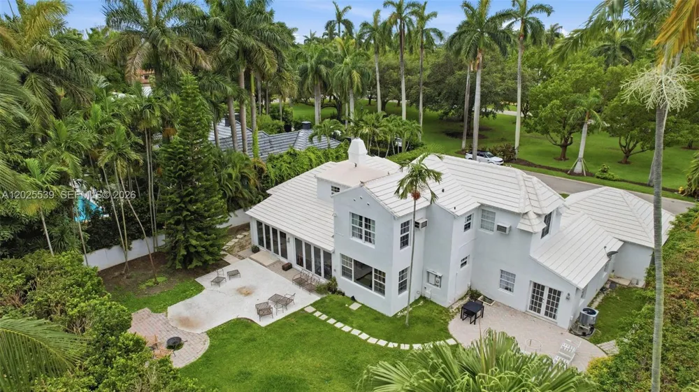 2535 Sunset Dr Miami Beach, FL 33140