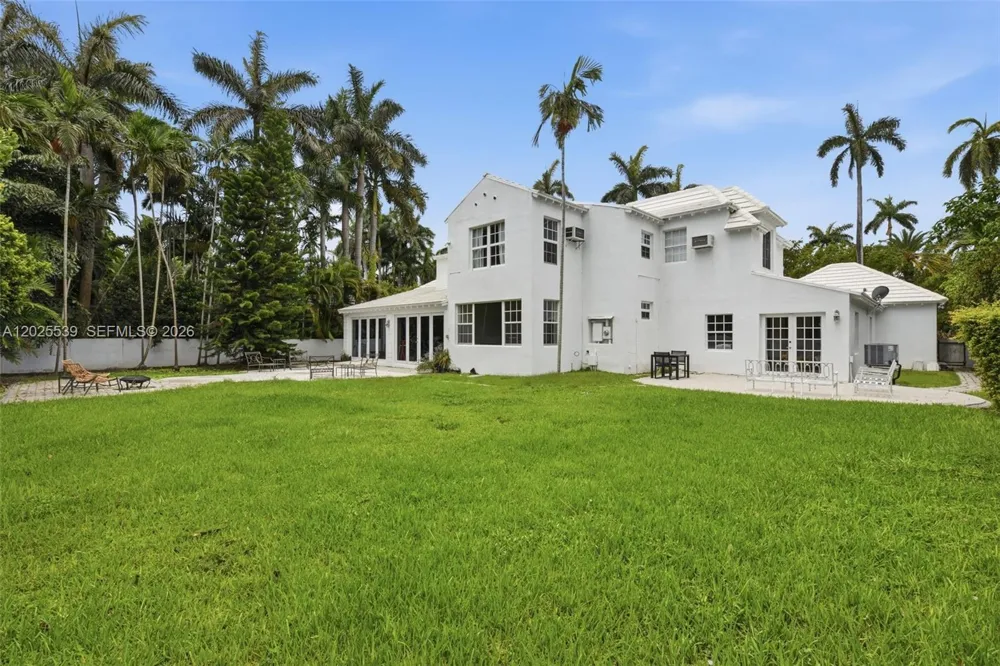 2535 Sunset Dr Miami Beach, FL 33140