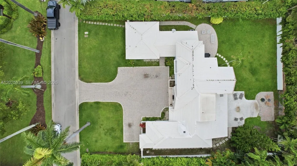 2535 Sunset Dr Miami Beach, FL 33140