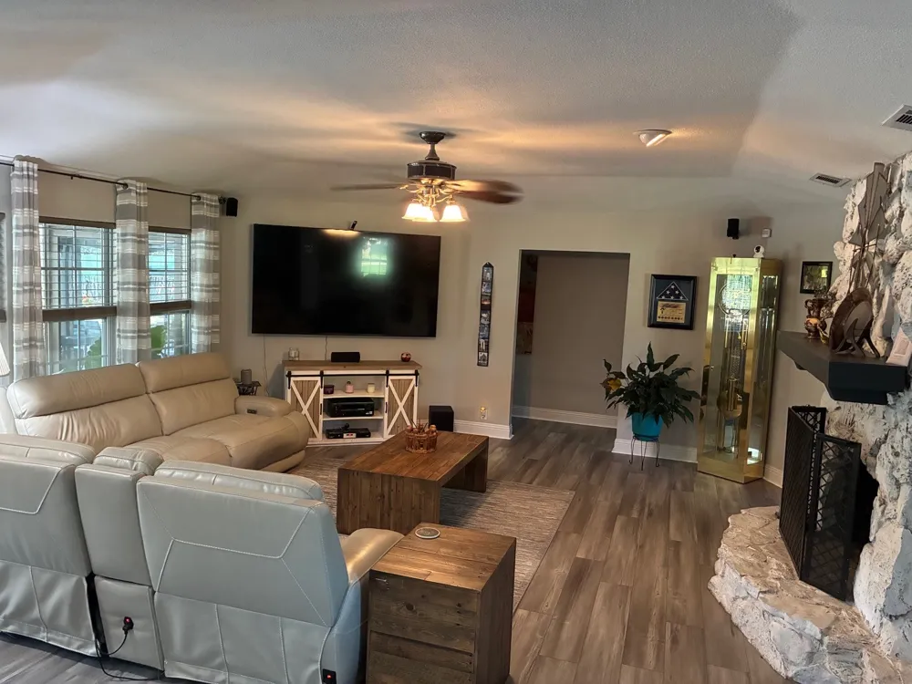 105 Elm Drive Oak Leaf, TX 75154