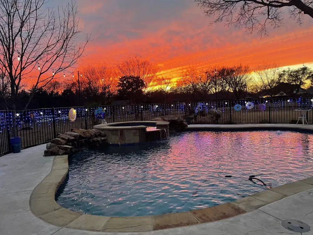 105 Elm Drive Oak Leaf, TX 75154