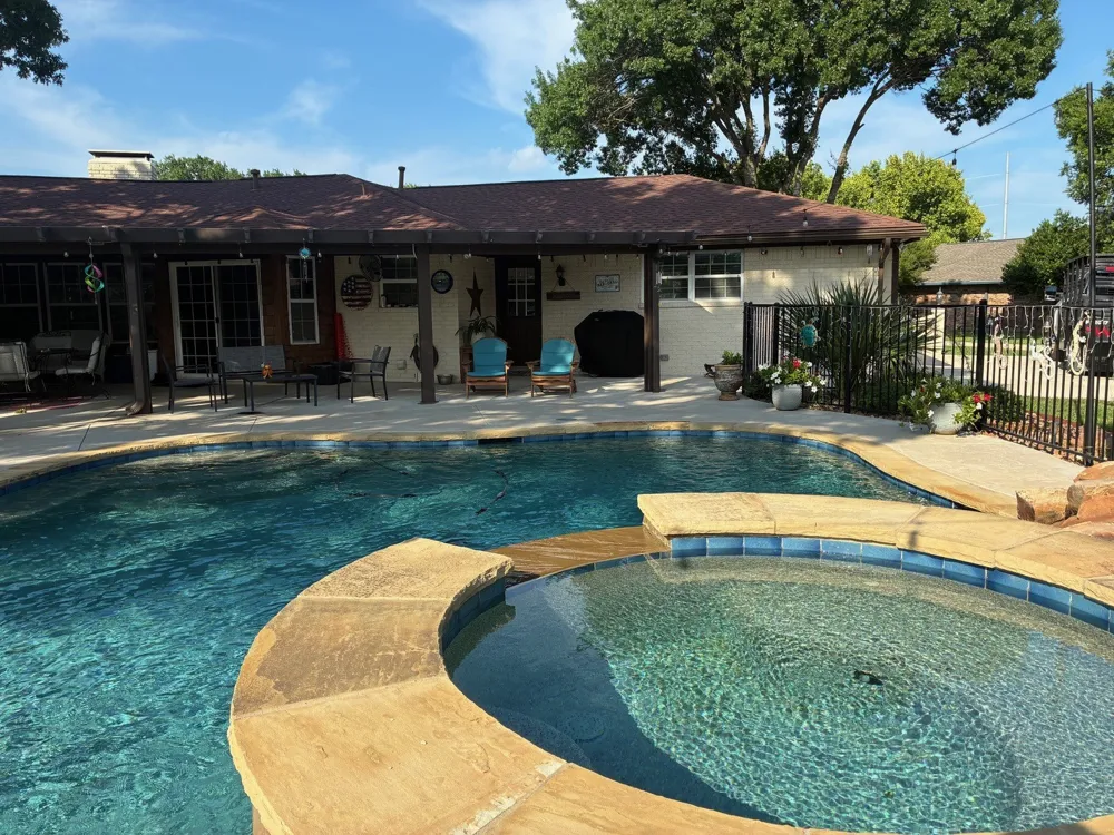 105 Elm Drive Oak Leaf, TX 75154