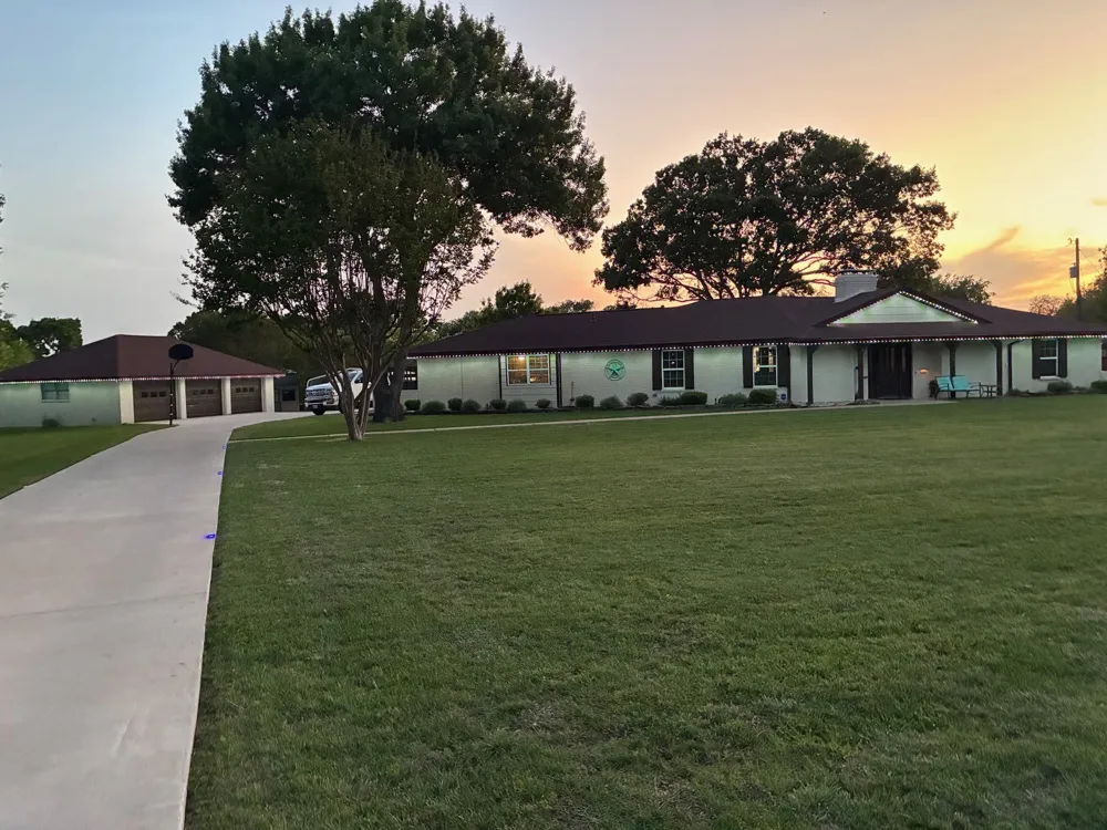 105 Elm Drive Oak Leaf, TX 75154