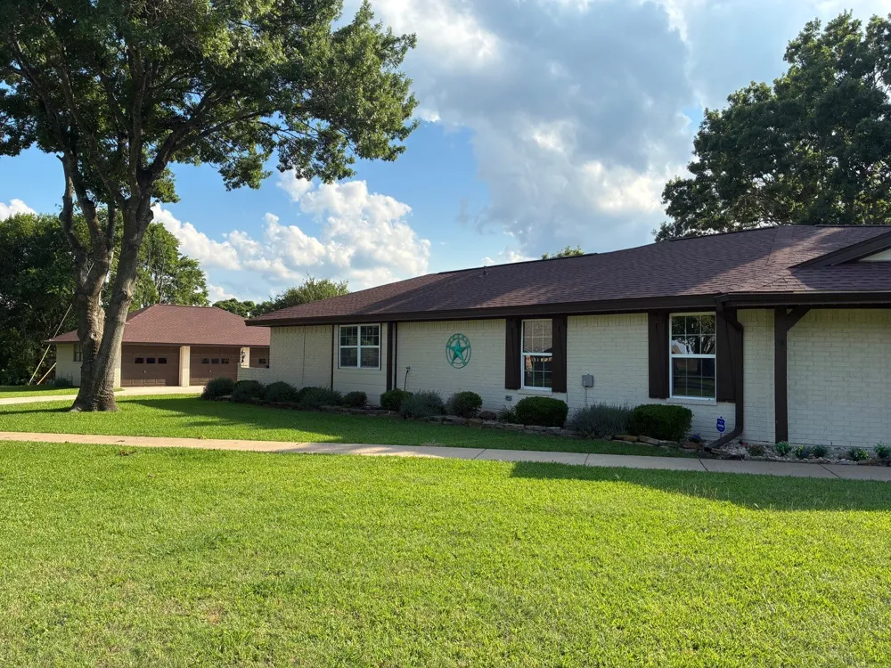 105 Elm Drive Oak Leaf, TX 75154