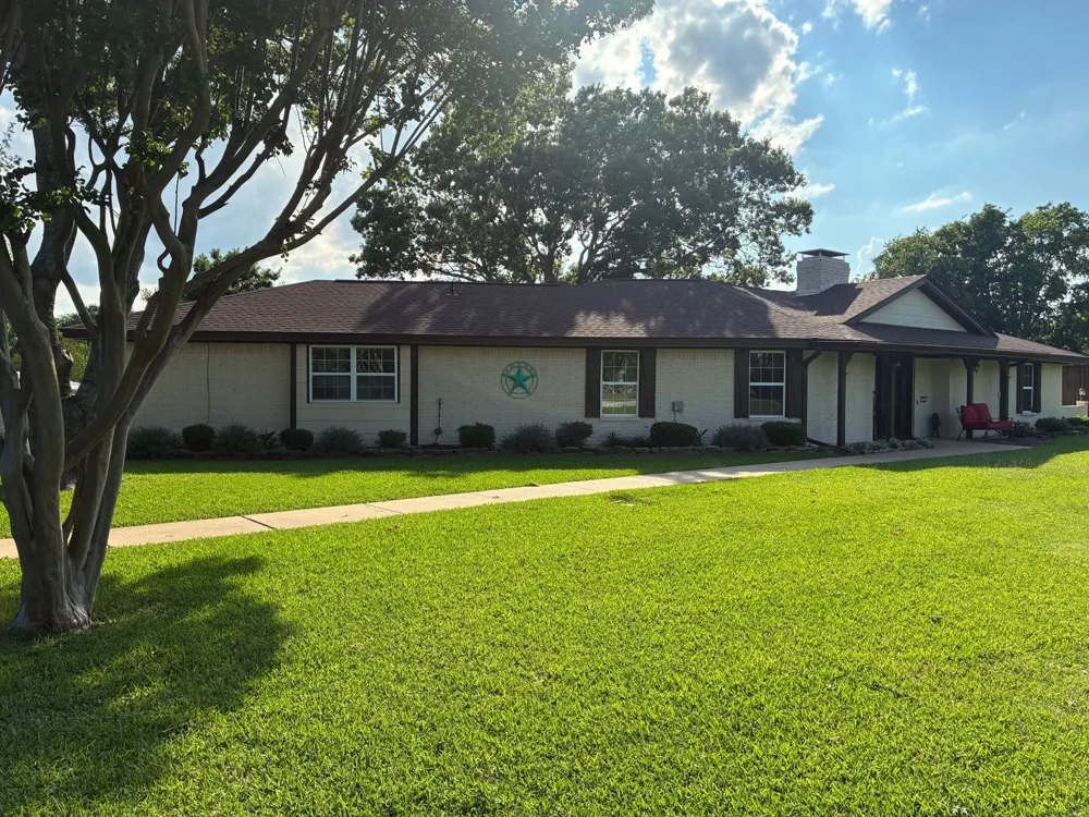 105 Elm Drive Oak Leaf, TX 75154