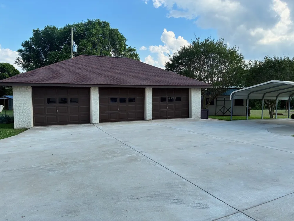 105 Elm Drive Oak Leaf, TX 75154