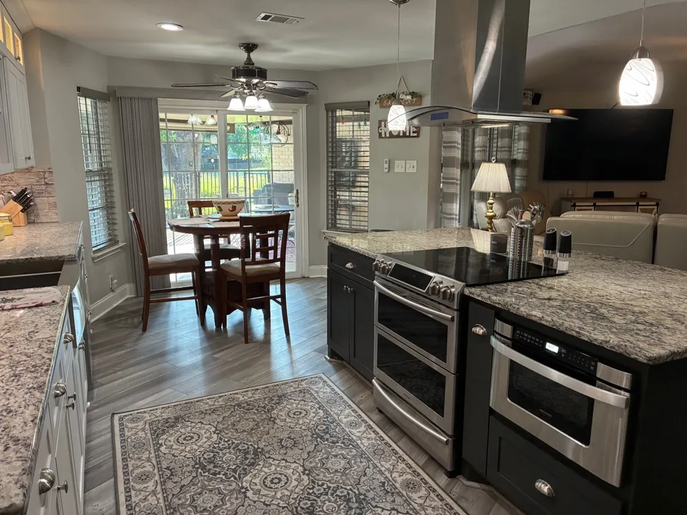 105 Elm Drive Oak Leaf, TX 75154